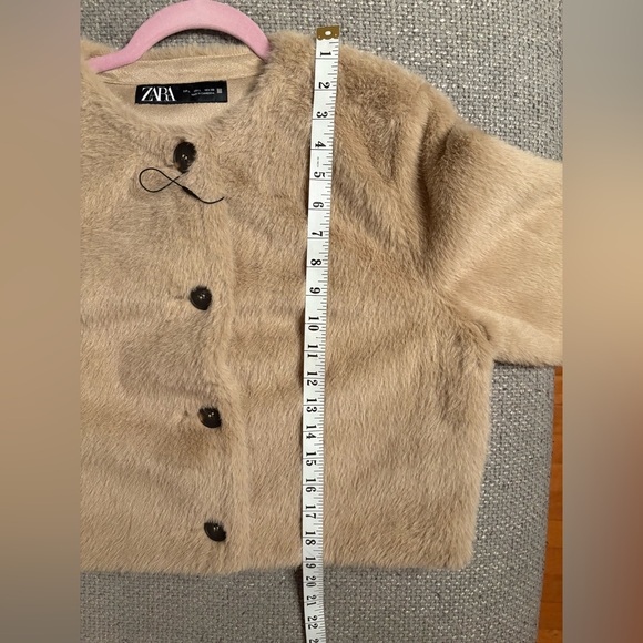 Zara Viral Faux Fur Cropped Jacket Round Neck Button Front Size L - Picture 15 of 16